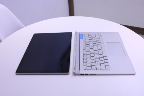 Surface Book ( i5/8GB/128GB ) 4